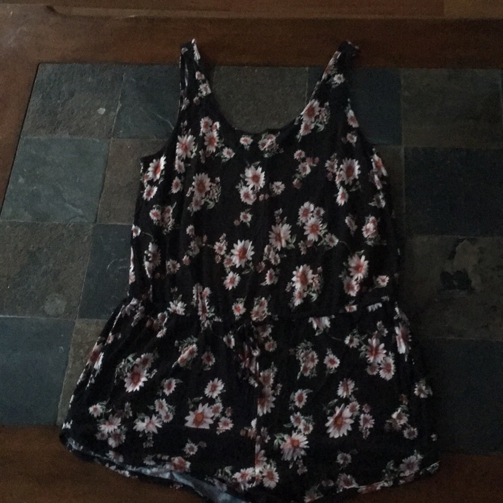 Romper// flower pattern